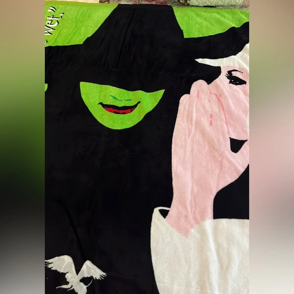HTF Broadway Musical “WICKED” BeachTowel & Special Ed. People Magazine 1/26